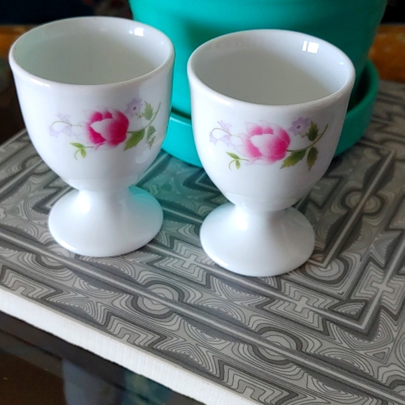 Pair of cute floral and white egg cups - Picture 2 of 2